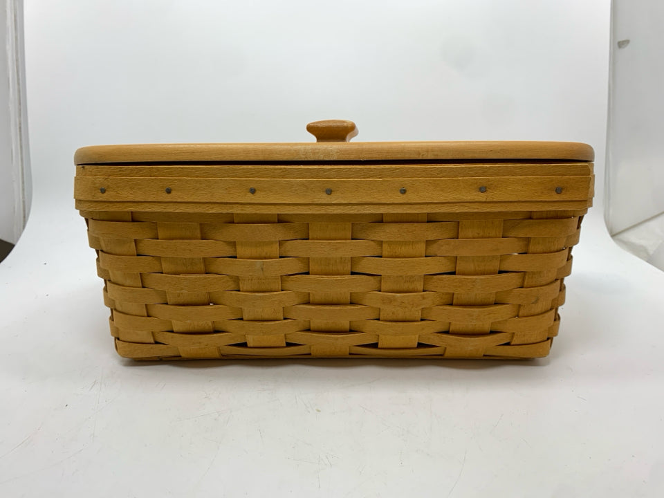 1999 RECTANGULAR BASKET W/WOOD COVER.