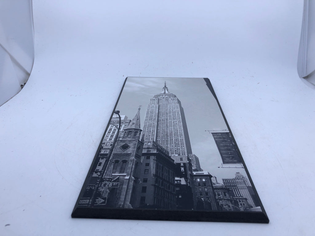 EMPIRE STATE BUILDING B&W WALL HANGING.