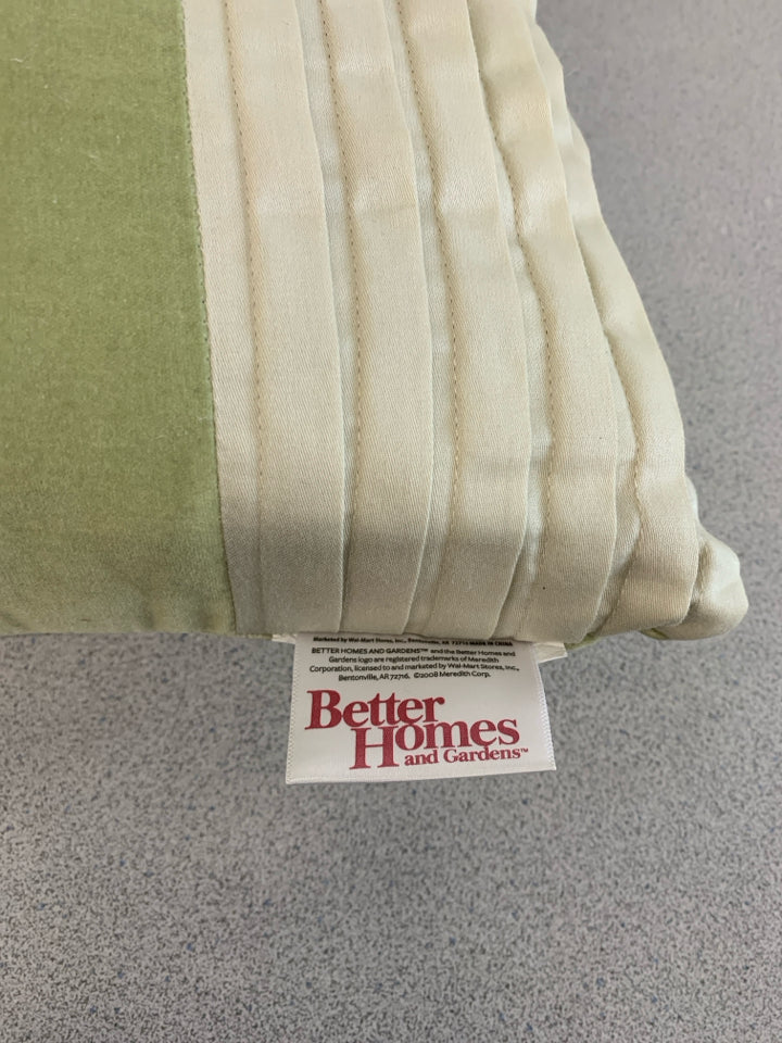 WHITE/GREEN FABRIC THROW PILLOW W/PLEATED SIDES.