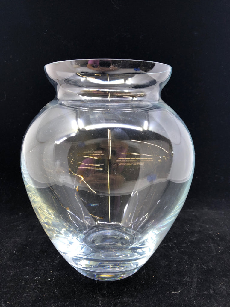 HEAVY COLONY GLASS VASE.