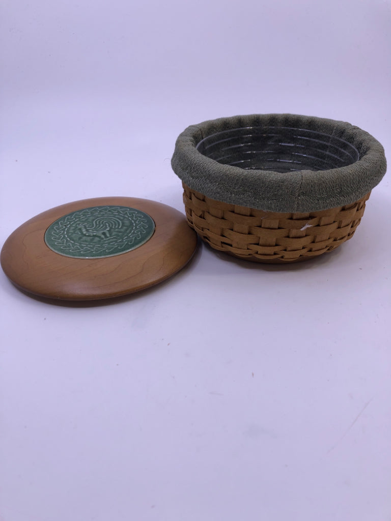 SMALL ROUND BASKET W GREEN AND PLASTIC LINER WOOD ROSTER LID.