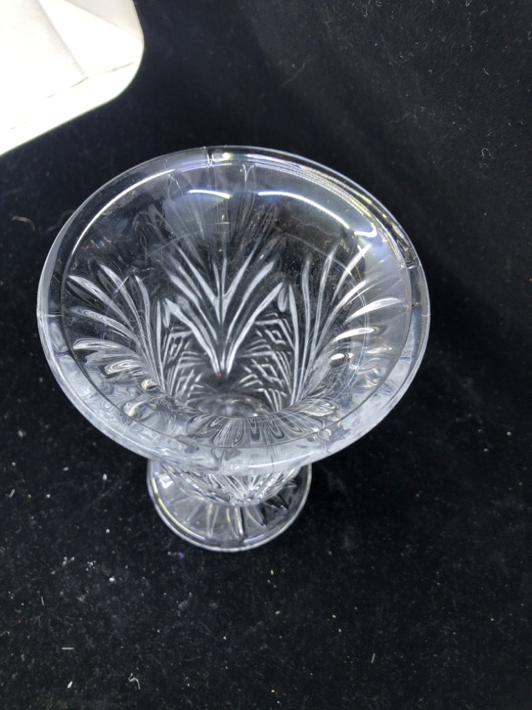 CLEAR HEAVY CRYSTAL GLASS FOOTED FLARED EDGE VASE.