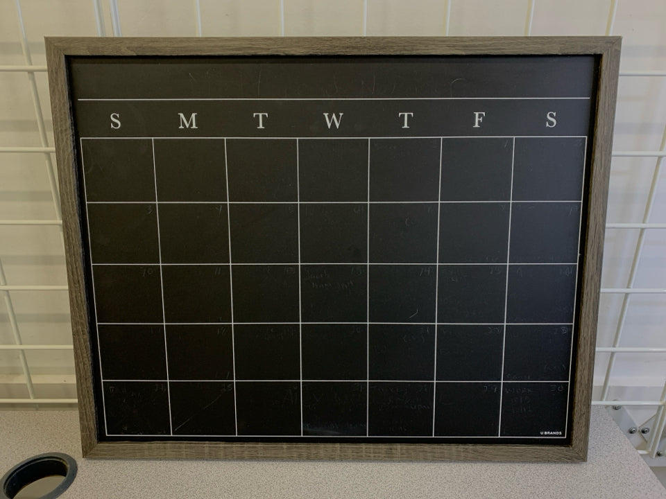 CHALKBOARD WEEKLY CALENDAR WALL HANGING.