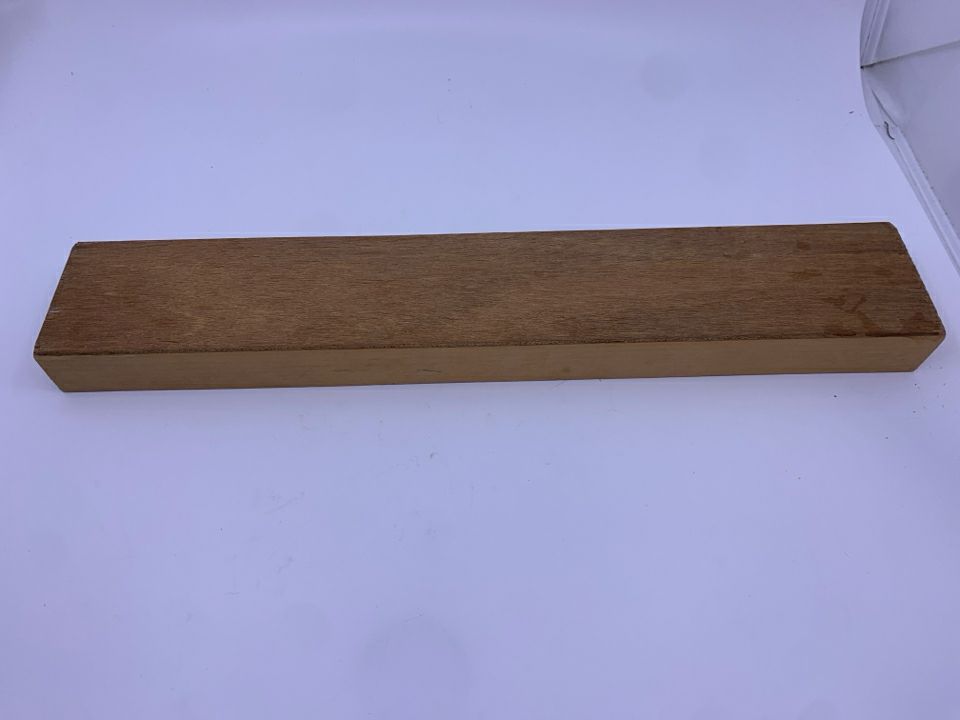 WOOD KNITTING NEEDLES HOLDER BOX.