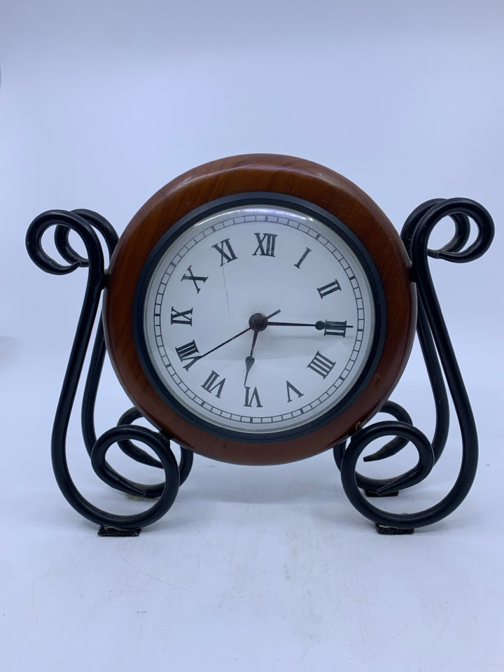 VTG METAL AND DARK WOOD DESK CLOCK.