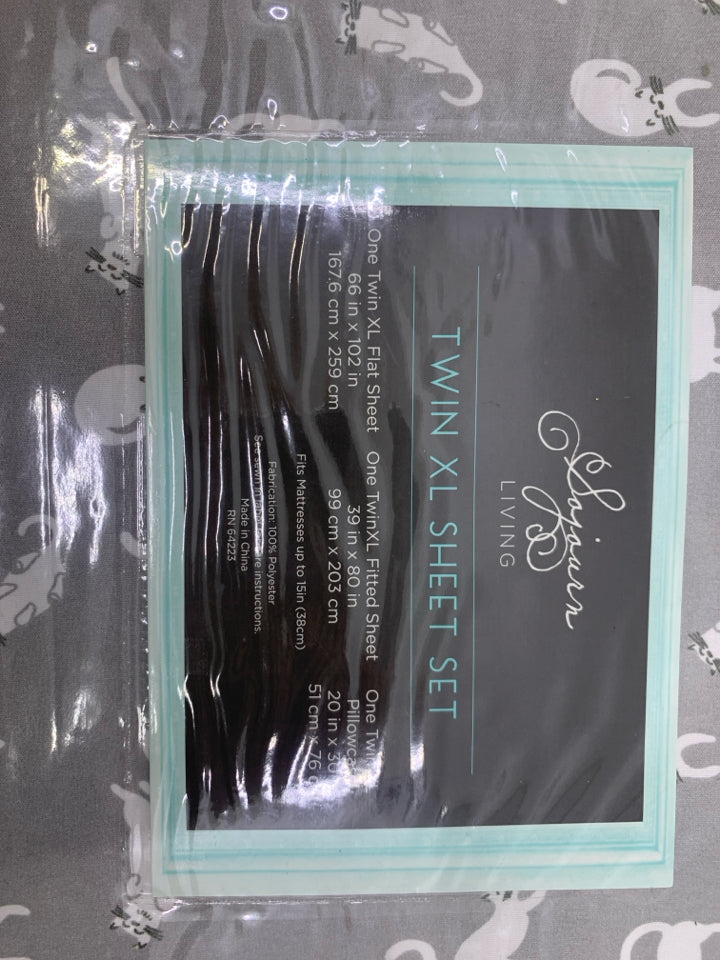 WHITE CATS TWIN XL SHEET SET.