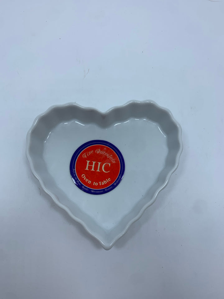 HIC OVEN TO TABLE PORCELAIN HEART DISH.