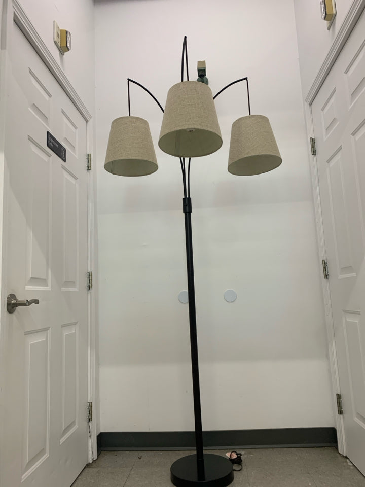 LARGE FLOOR LAMP W/ 3 HANGING TAN LAMP.