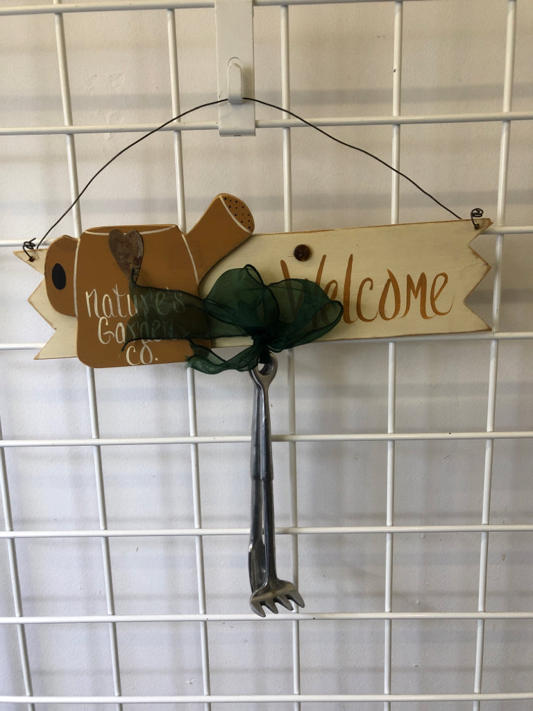 WELCOME NATURE'S GARDEN CO DOOR HANGING SIGN W/ GARDEN TOOLS.
