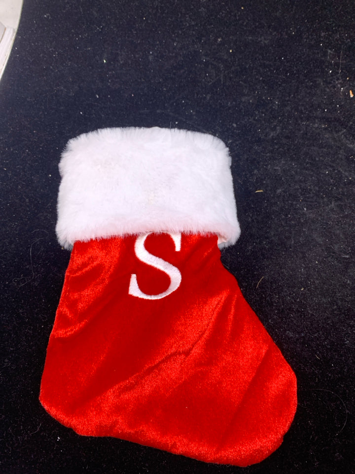 MINI "S" HOLIDAY STOCKING.