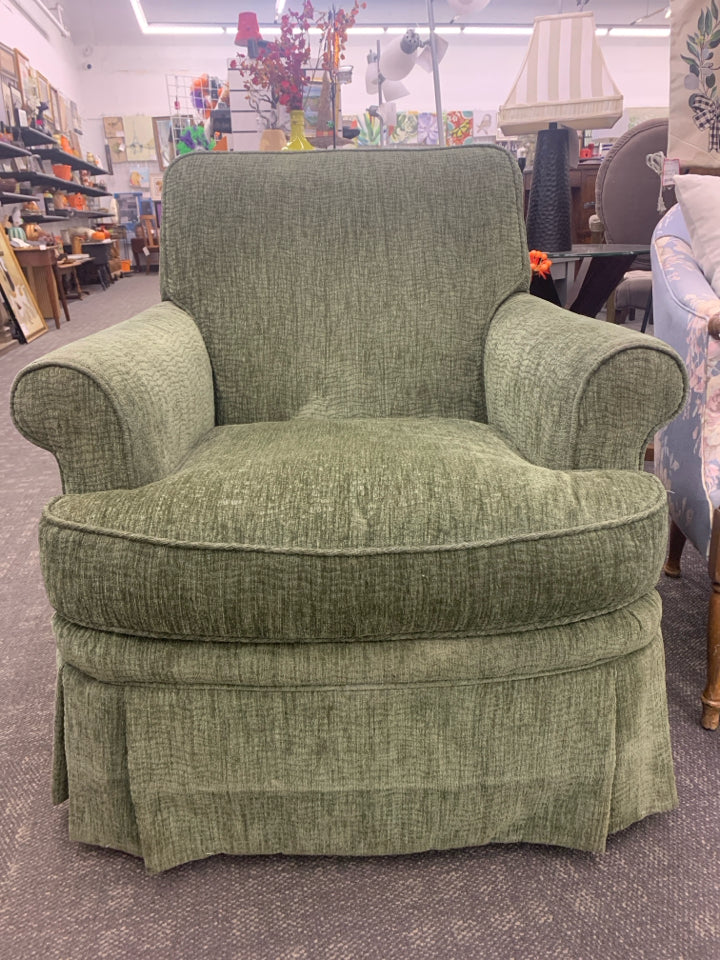 GREEN TEXTURED UPHOLSTERED SWIVEL CHAIR.