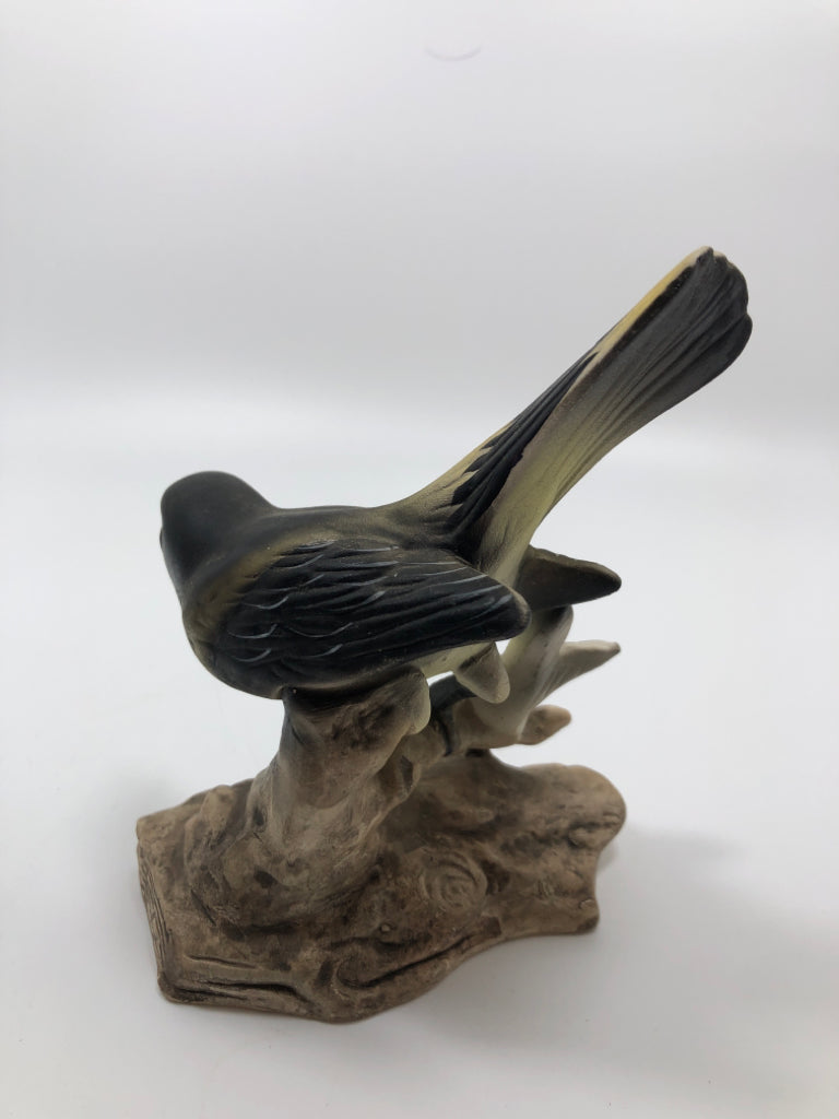 VTG PORCELAIN ORIOLE BIRD.