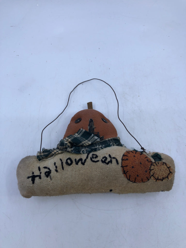 PRIMITIVE HALLOWEEN FABRIC DECOR.
