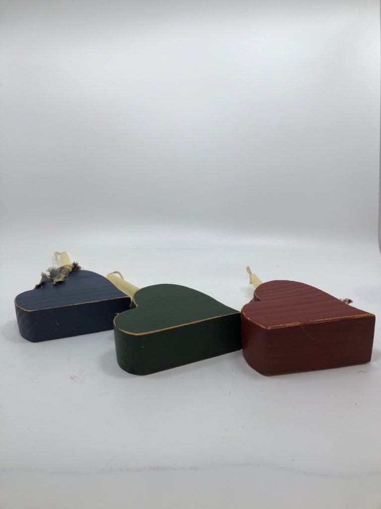 3PC WOOD HEART CANDLESTICK HOLDERS.