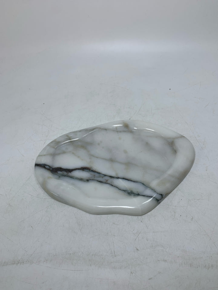 UNEVEN OVAL MARBLE LOOK SLAB TRAY 6" X 9"