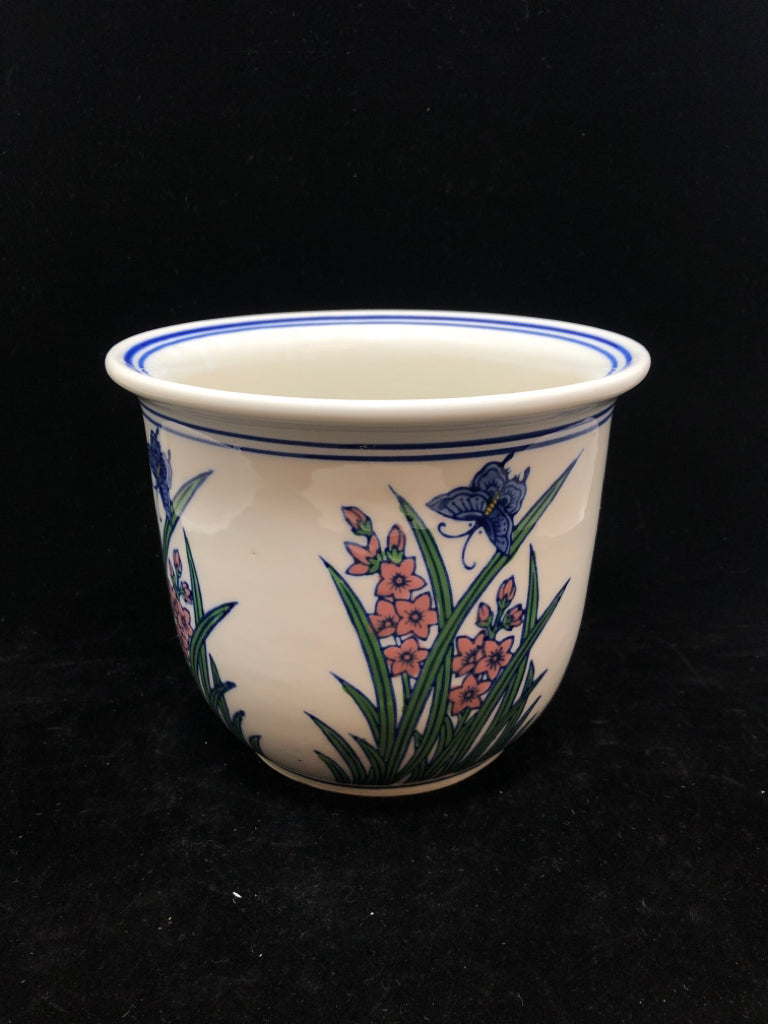 PINK FLOWER PAINTED PLANTER W/BLUE RIM.