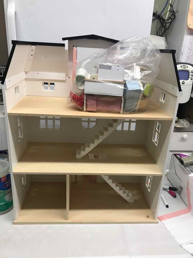 Magnolia Wooden Dollhouse w.