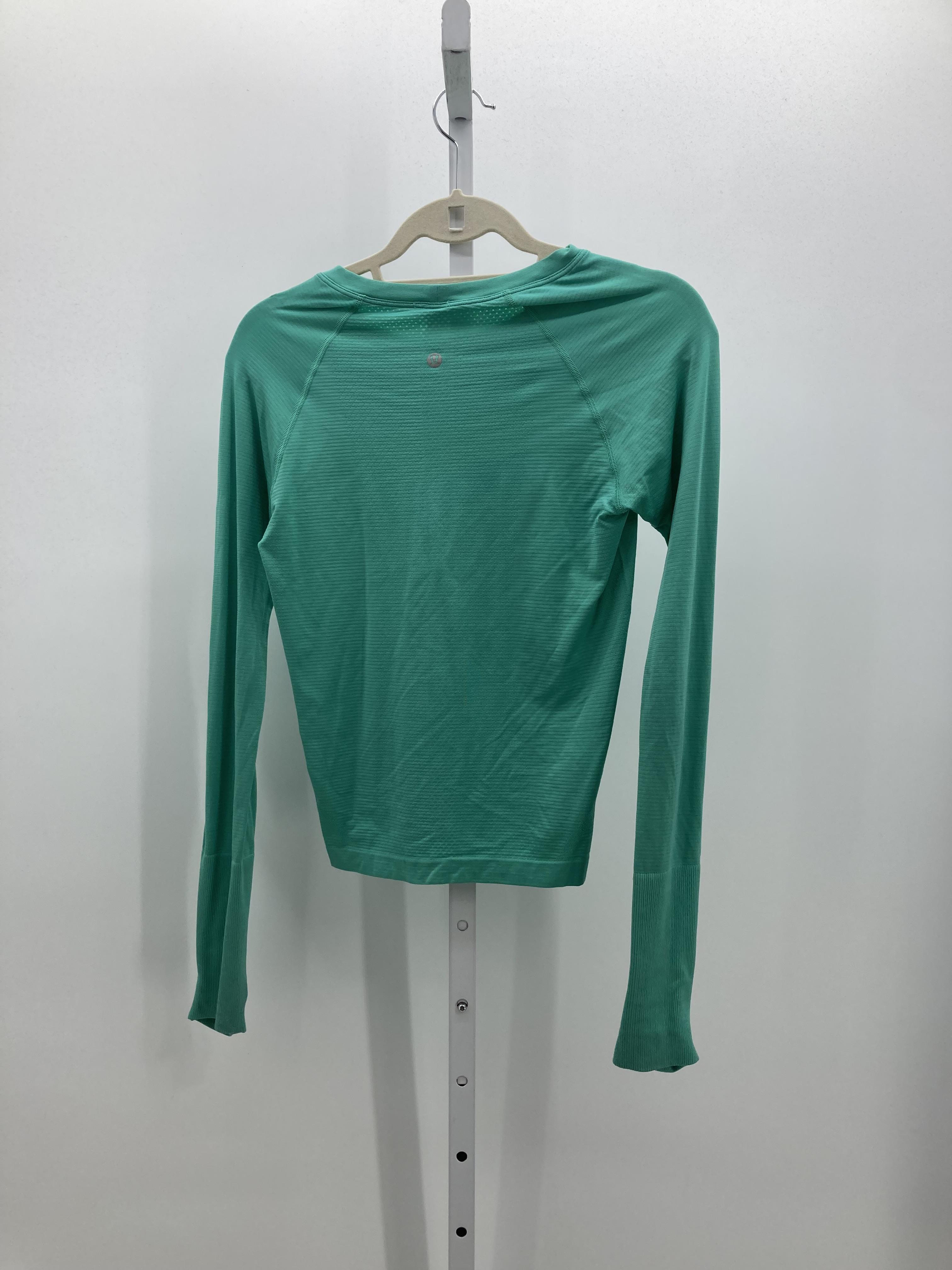 Lululemon Size 6 Misses Long Sleeve Shirt