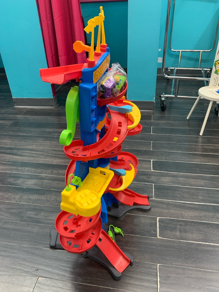 LITTLE PEOPLE RACe TRACK WITH 2 CARS