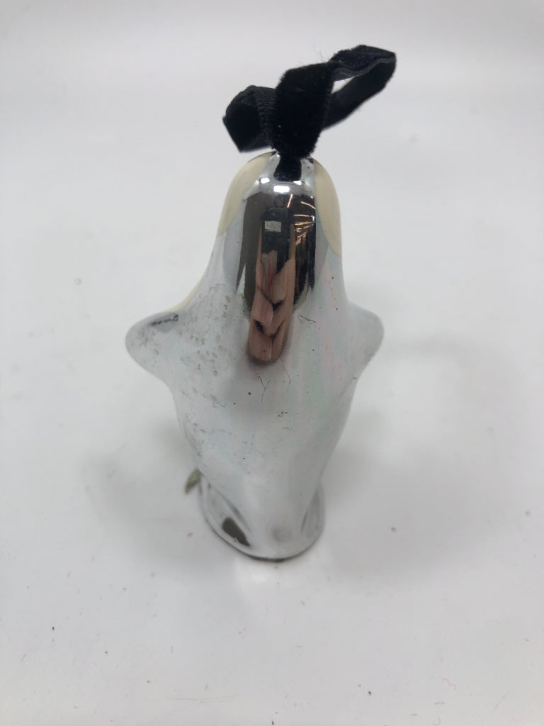 SILVER PENGUIN ORNAMENT.