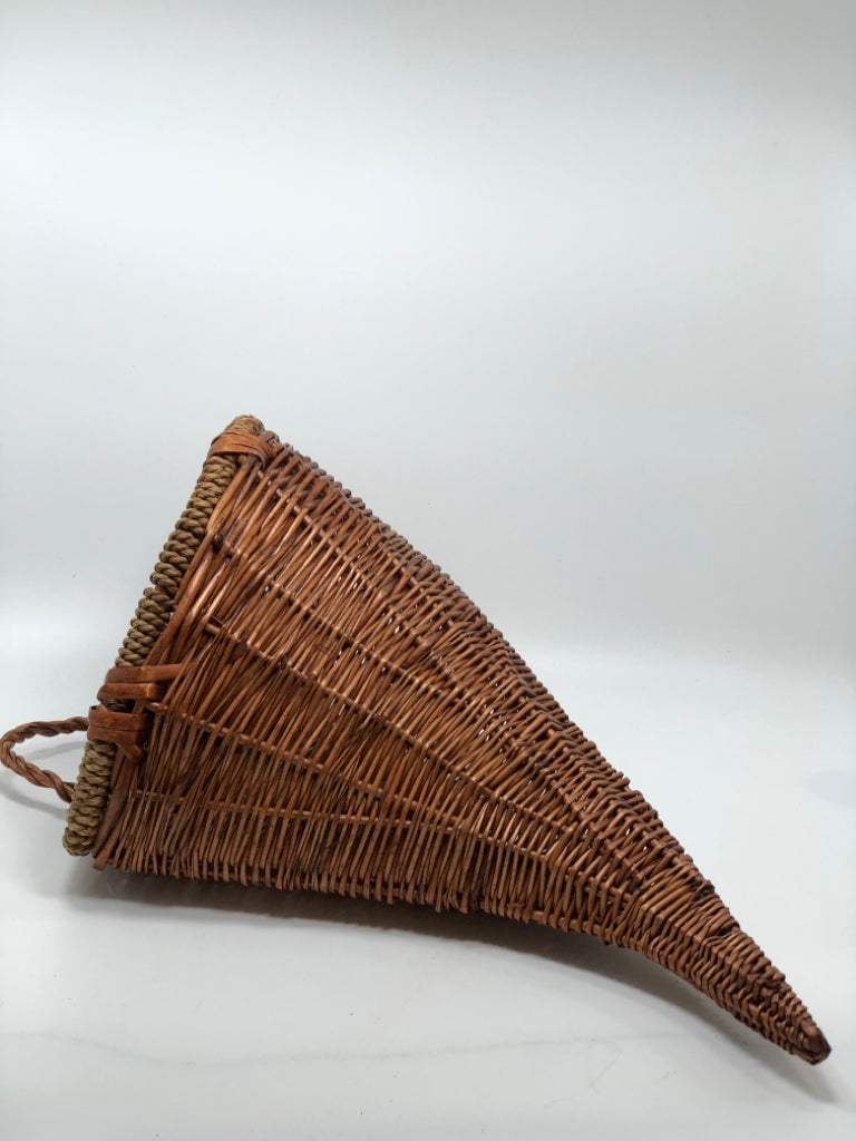 HAND-WOVEN WICKER CORNUCOPIA BASKET.