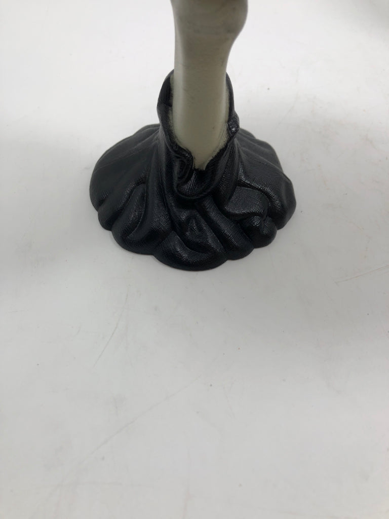 4 GRAY & PURPLE SKULL GOBLETS.