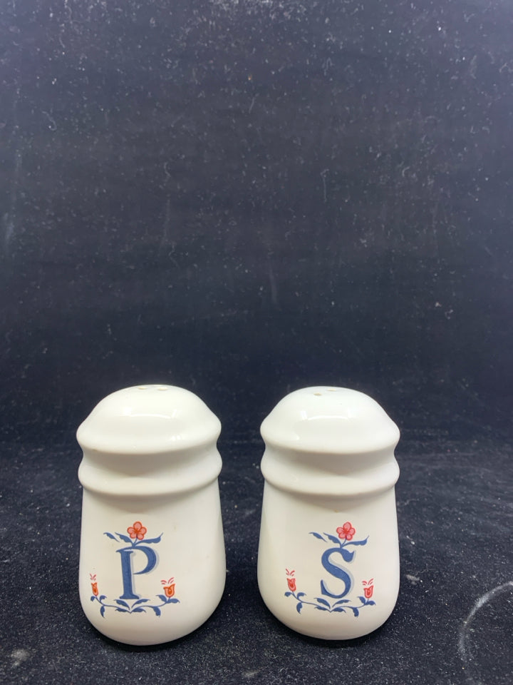 VTG PINK AND BLUE SALT AND PEPPER SHAKERS.