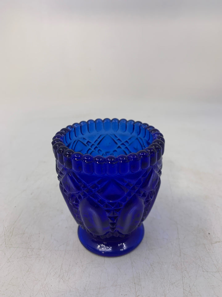 FOOTED TEXTURED GLASS TOOTH PICK HOLDER BEADED EDGE.