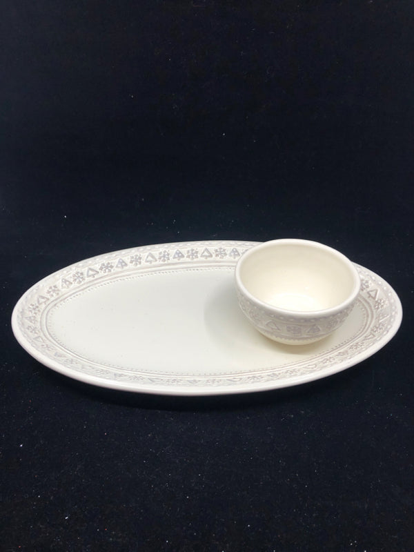 2PC WHITE CHIP AND DIP SERVING SET.