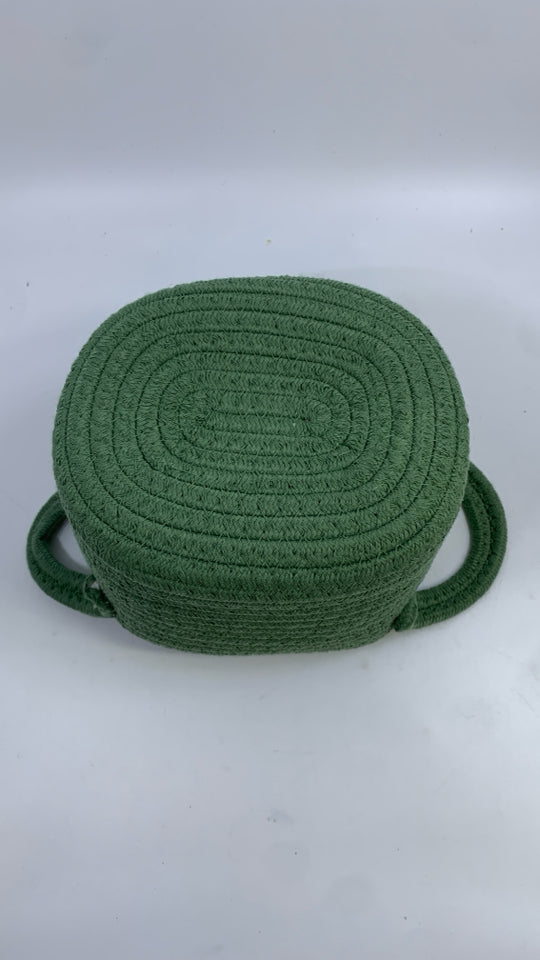 SMALL GREEN COTTON ROPE WOVEN STORAGE BASKET W/HANDLES.
