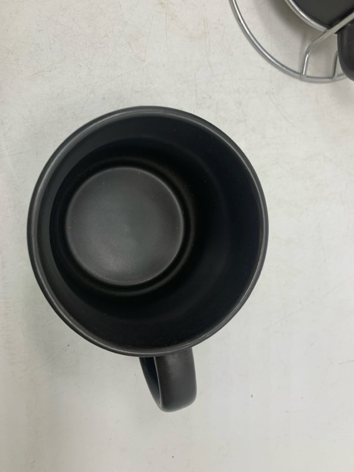 4 STACKING MUGS IN HOLDER.