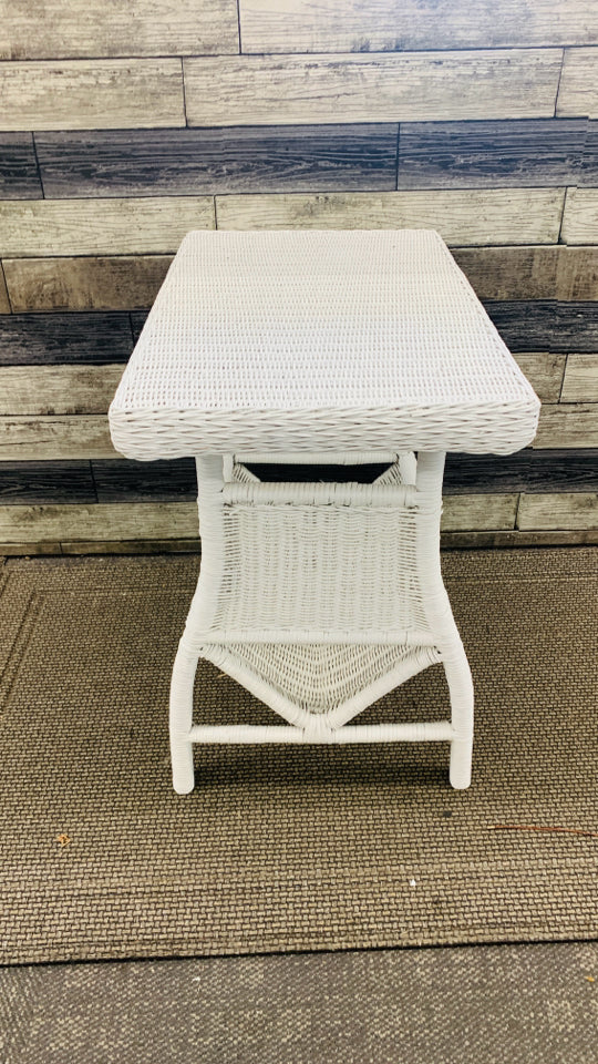 WHITE WICKER TABLE W BOTTOM BASKET.