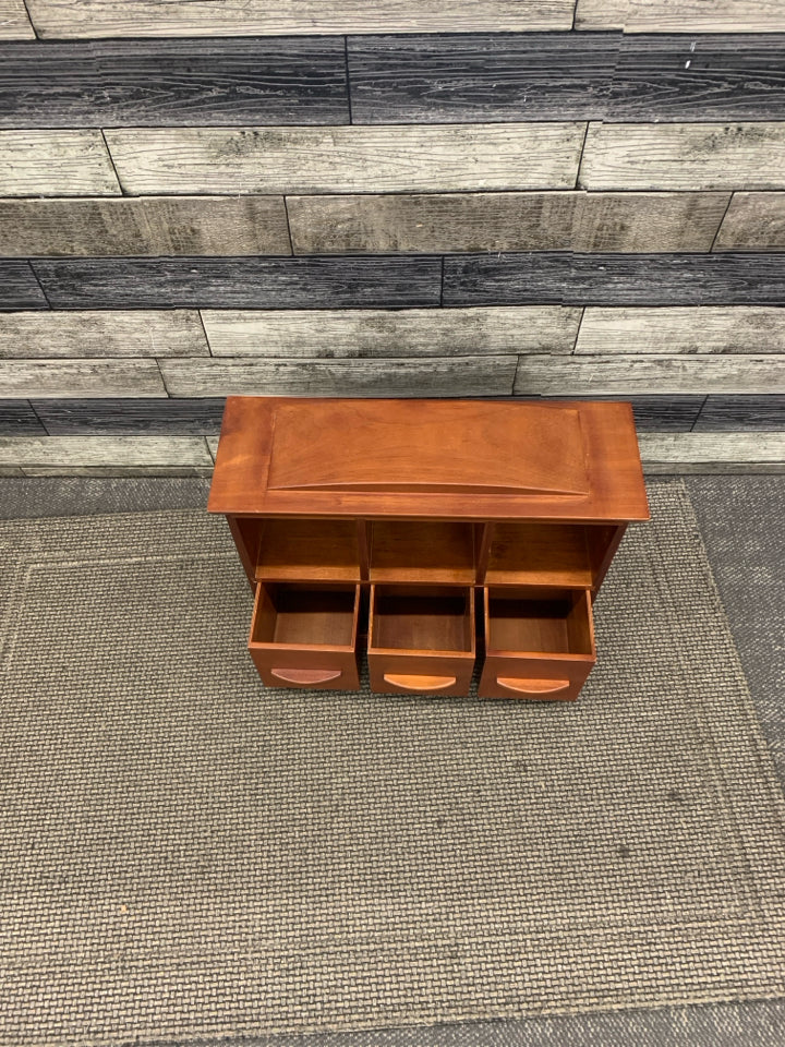 OAK CUBE DESK ORGANIZER.