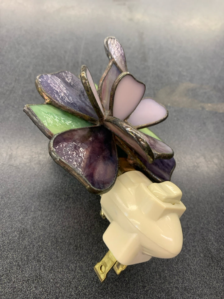 STAINED GLASS FLOWER NIGHT LIGHT.