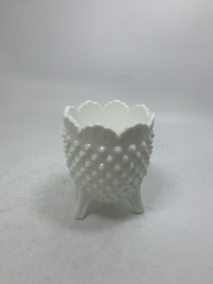 FOOTED HOBNAIL VASE W/ SCALLOP EDGE.
