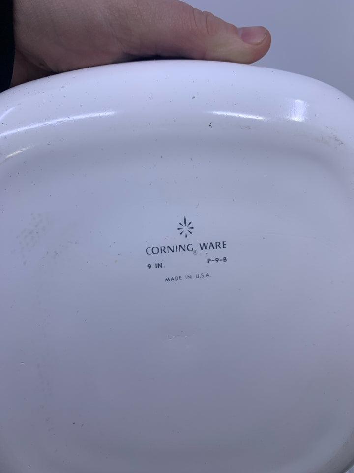 SHALLOW SQUARE BLUE CORNFLOWER BAKING DISH W/ LID.