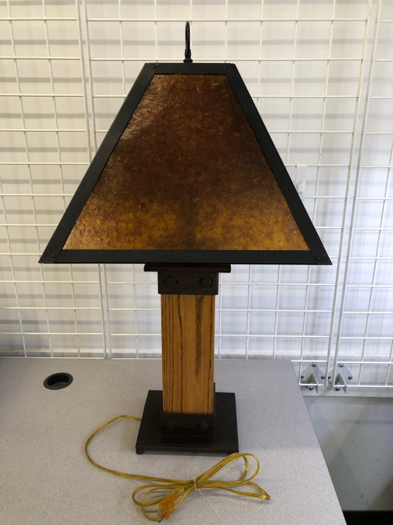 HEAVY WOOD BASE LAMP W/METAL ACCENTS & BROWN SHADE.