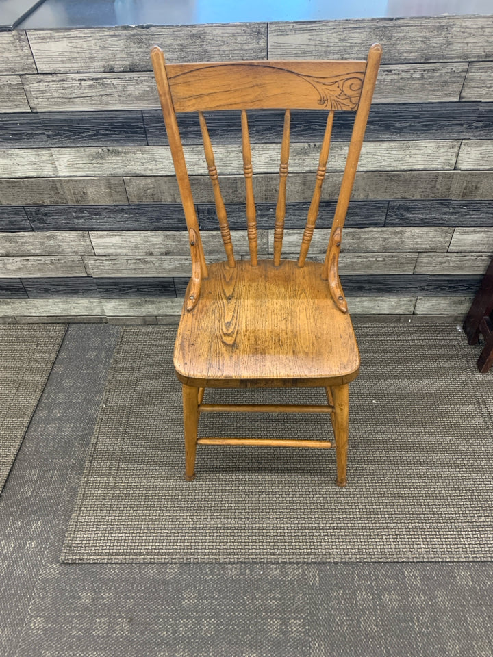 VTG OAK WOOD ACCENT CHAIR.