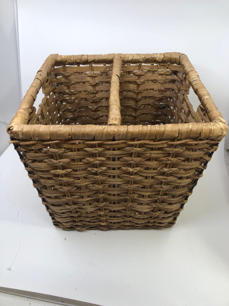 SQUARE 2 SLOT MAGAZINE BASKET W/HANDLES.
