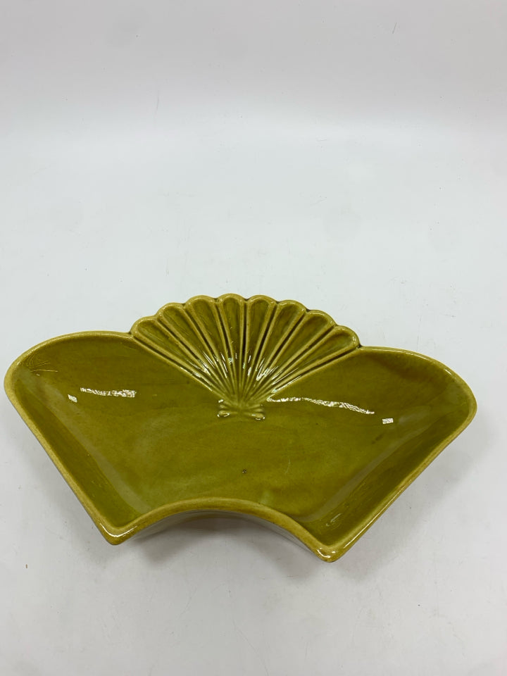 MUSTARD YELLOW SCALLOPED SERVING DISH/TRINKET.