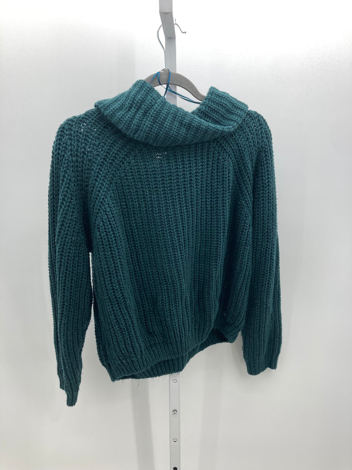 moon & madison Size Medium Juniors Long Sleeve Sweater