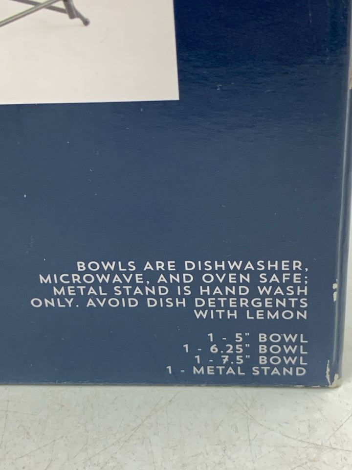 BERKLEY JENSON 3 TIER OVAL BOWL SET W/ RACK IN BOX.