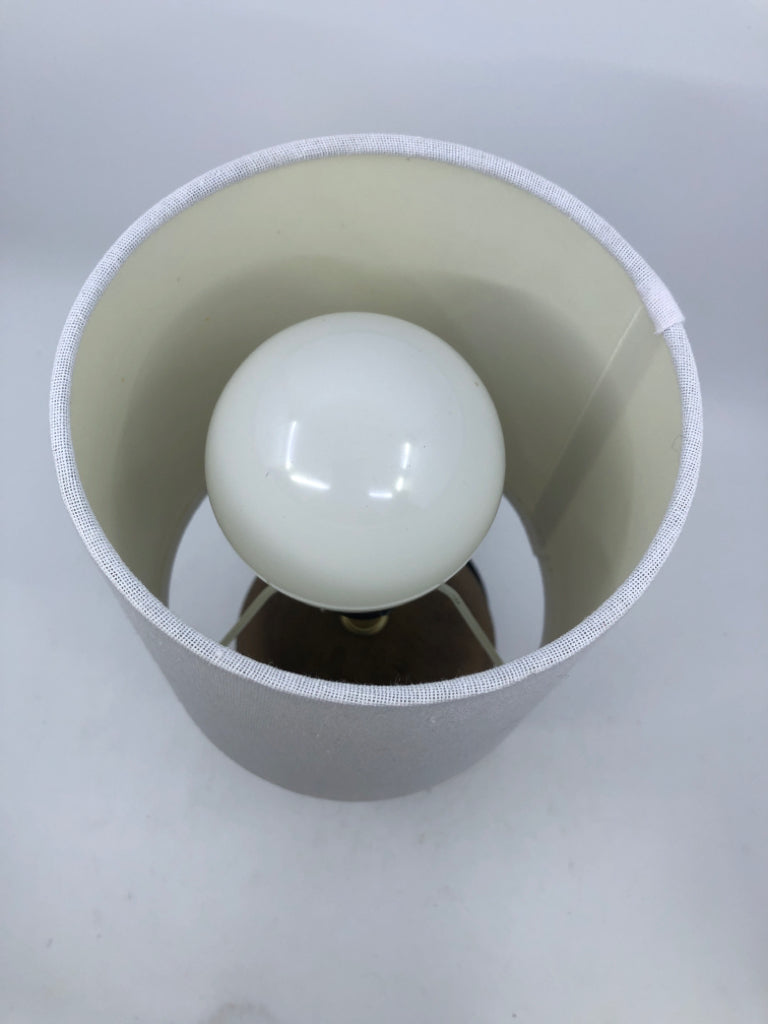 BROWN RESIN BALL BASE W WHITE SHADE LAMP.