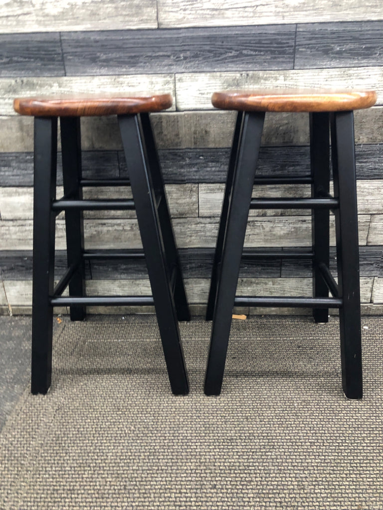 2 BLACK/DARK WOOD STOOLS.