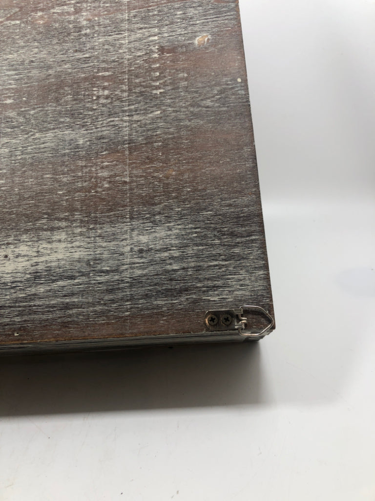 12-SLOT RUSTIC SHELF.