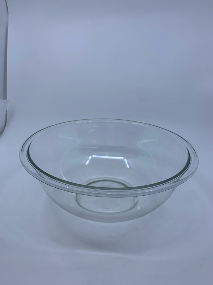 VTG PYREX CLEAR MIXING BOWL.