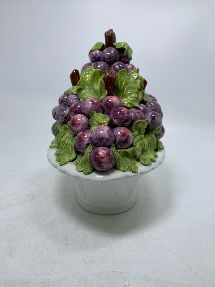 VTG PURPLE GRAPE CLUSTER IN WHITE BASKET CENTERPIECE.