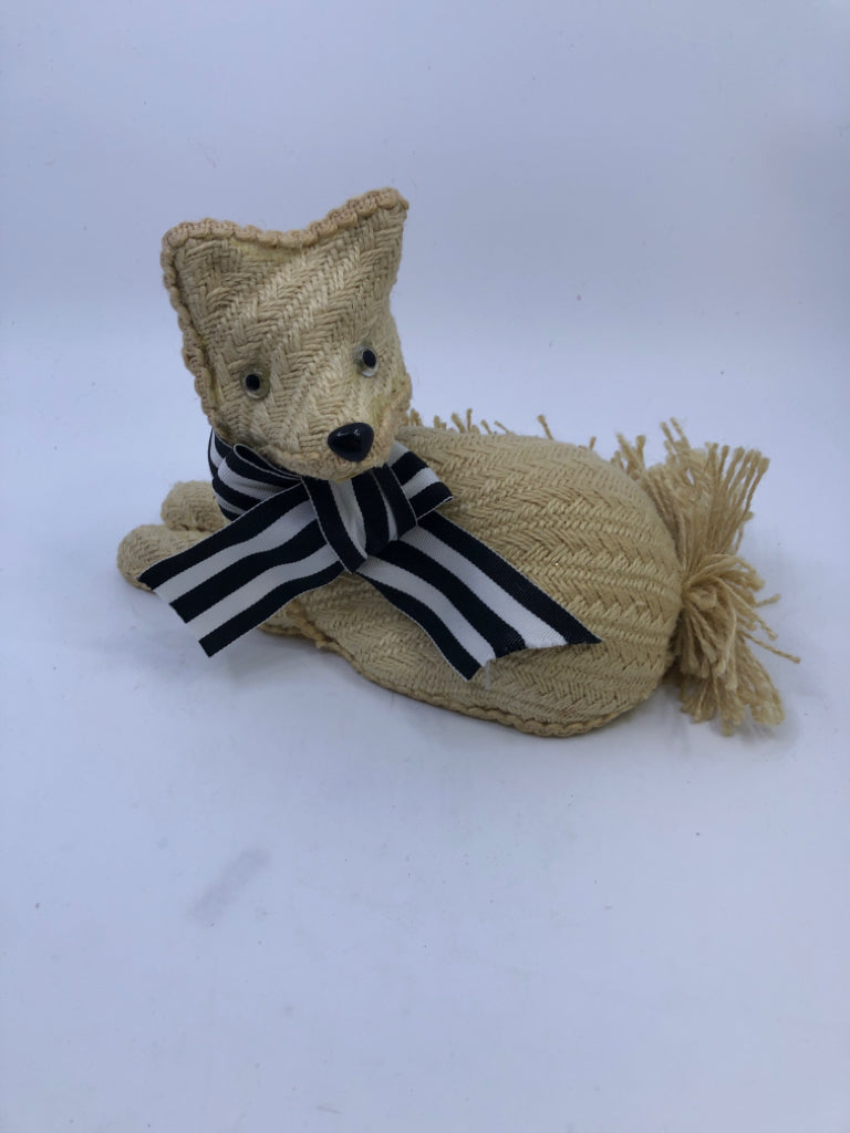 WOVEN CREAM FOX W BLACK AND WHITE BOW.