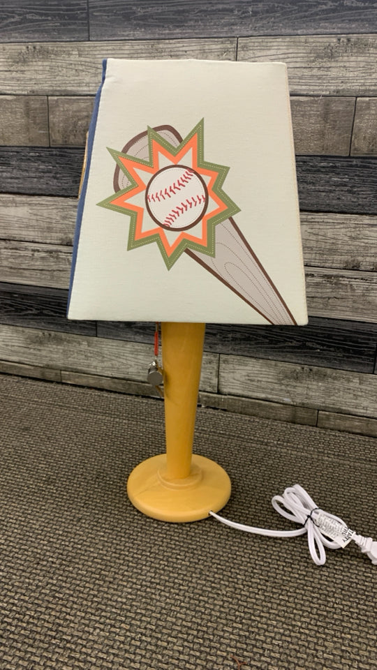 SPORTS LAMP W/WHISTLE.