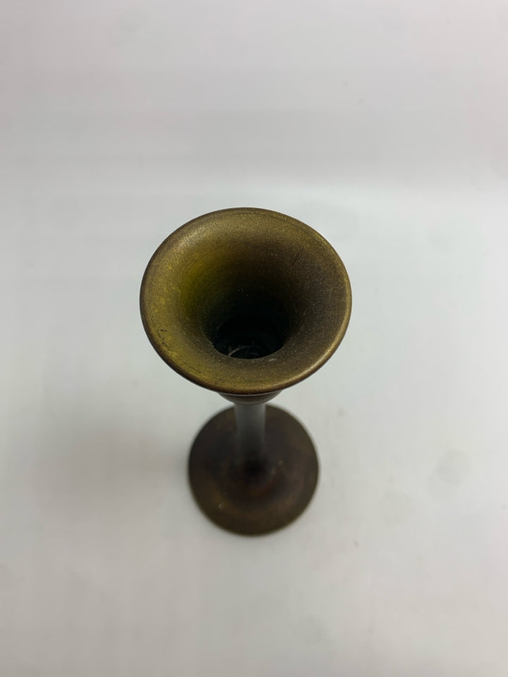 SM VTG STYLE BRASS CANDLESTICK HOLDER.